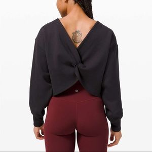 LULULEMON Twist back to front pullover